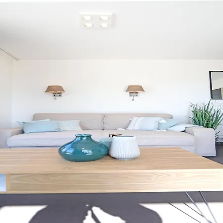 Penthouse In Near Apartment *