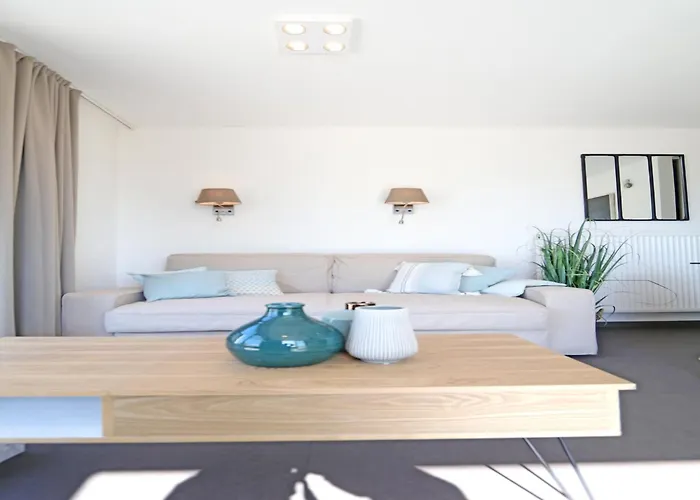 Penthouse In Near Apartment *